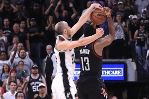 楊毅：馬努在馬刺打第6人是解決攻堅(jiān)難題 巔峰鄧肯當(dāng)時(shí)僅次于鯊魚