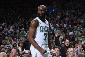 綠軍過(guò)渡的一季：布朗單核帶隊(duì)值得期待嗎？沖附加賽還是爭(zhēng)狀元？