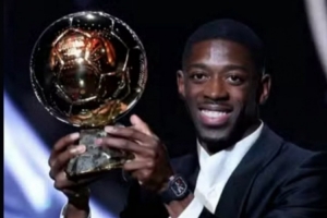 歡迎加入金球先生行列！本澤馬曬登貝萊領獎照：太棒了