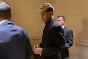 能否獲獎(jiǎng)？亞馬爾已為參加金球獎(jiǎng)?lì)C獎(jiǎng)典禮做好準(zhǔn)備