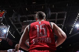 范弗里特賽季報銷！火箭后衛(wèi)線只剩謝潑德&霍勒迪&奧科吉+2個雙向