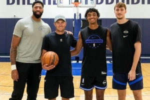 喬丹-斯皮思探營獨行俠 并與濃眉&弗拉格&克里斯蒂等人合影