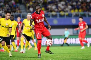 狀態(tài)火熱！足球報(bào)：阿奇姆彭賽季14球有7個(gè)頭球，還制造了7個(gè)點(diǎn)球