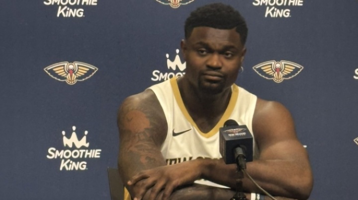 怎么瘦成這樣了！錫安出席媒體日活動 臉上棱角分明&下巴都尖了