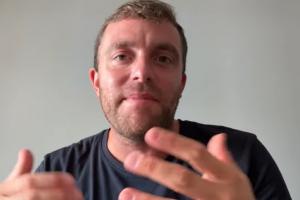 羅馬諾：維尼修斯根本沒推進(jìn)任何離開皇馬的談判，他想留下