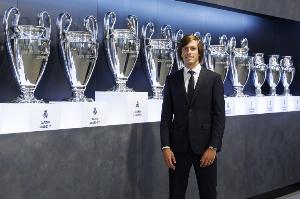 馬卡報道卡雷拉斯轉(zhuǎn)會拉鋸戰(zhàn)：改變?nèi)松乃膫€月，始終是皇馬首選