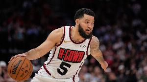 霍林斯：范弗里特是世界冠軍&很強硬 他缺陣時火箭要更拼&打更快