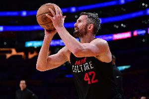 美記：預(yù)計凱文-樂福將參加爵士訓(xùn)練營 雙方暫未推進(jìn)買斷談判