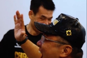 拿下總冠軍后大家在更衣室狂歡慶祝！跟隨視頻感受激動與喜悅吧！