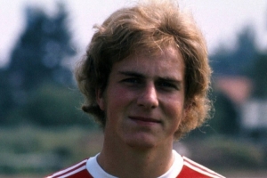 拜仁祝福魯梅尼格：俱樂部傳奇，70歲生日快樂！