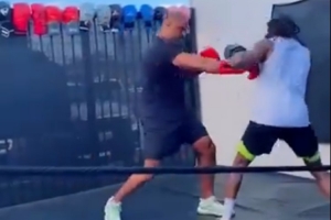 這回范喬丹沒法陪你了！火箭主帥烏度卡進(jìn)行拳擊訓(xùn)練