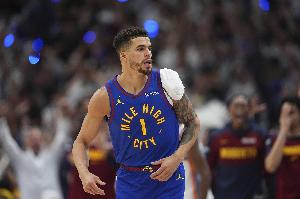 波特：我的肩傷本來(lái)要恢復(fù)3-4個(gè)月 季后賽我是在用一只胳膊打球