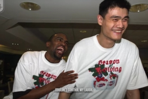 老貓莫布里：姚明太幽默了 每次和他坐一起我都忍不住笑噴