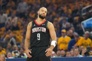 布克：狄龍不是隊(duì)友時(shí)你會(huì)恨他 但成為隊(duì)友你會(huì)張開雙臂擁抱他