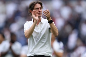 弗蘭克：帕利尼亞在中后衛(wèi)位置踢得非常好 薩爾缺席是預(yù)防措施