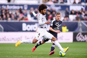 41歲零11個月，丹特成為在歐聯(lián)杯出場最年長的非門將球員