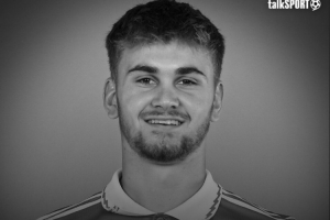 郵報：前阿森納青訓(xùn)小將救球時頭撞墻離世，球迷請愿禁止球場設(shè)墻