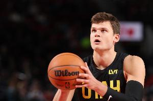 湖記：爵士對凱斯勒的要價非常高 湖人可能需要出里夫斯+多個首輪