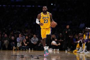 夸梅：詹姆斯只是高中學(xué)歷 卻被捧成世界最聰明 他并非什么都懂