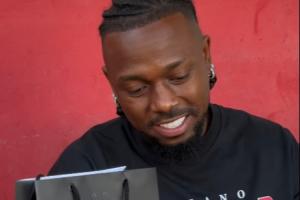 臉胖了一圈??32歲國足歸化費南多曬視頻，拿下iPhone17 promax