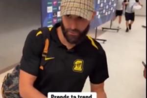 被要求在梗圖上簽名??本澤馬輸球后怒懟女記者：你覺(jué)得很好玩？