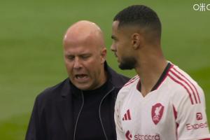 內(nèi)切男來了！加克波下半場替換布拉德利，索博打右后衛(wèi)