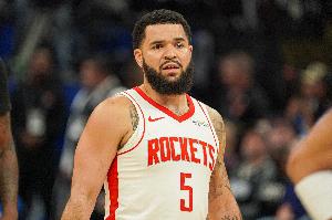 穆迪埃談范弗里特受傷：他是球隊(duì)的心臟和靈魂 但火箭仍能爭冠