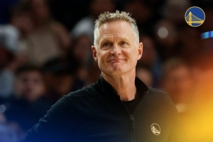 帶領(lǐng)金州奪得4冠！勇士官推：球迷們 一起祝科爾教練60歲生日快樂