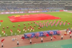 國(guó)慶前夕蘇超應(yīng)景 南京、淮安主場(chǎng)共計(jì)8萬(wàn)人合唱表白祖國(guó)