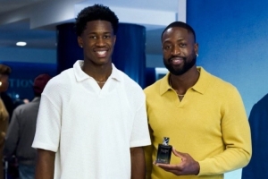 偶像！埃奇庫(kù)姆：韋德告訴我有任何需要隨時(shí)可以聯(lián)系他