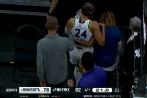 賠了夫人又折兵！科利爾遭托馬斯搶斷后受傷離場(chǎng) 主帥再吃1T崩盤