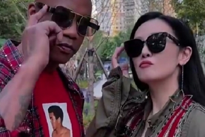 馬布里與妻子走秀：歡迎收看“中老年”秋裝T臺(tái)秀 為喜歡模特投票