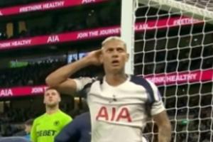 庫(kù)杜斯頭球被神撲，理查利森與其同時(shí)搶點(diǎn)撞到頭部起身感覺有點(diǎn)懵