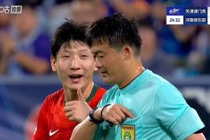 復刻“世林點贊”！河南兩人抗議染黃，盧永濤朝主裁判豎大拇指