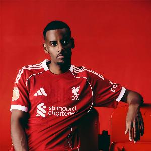 還需磨合！伊薩克本場射正、關(guān)鍵傳球、成功過人等多項數(shù)據(jù)掛零