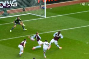 卡什明顯手球未判點(diǎn)！英超官方解釋：手臂處于合理位置，不是點(diǎn)球