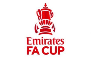 太陽報：足總杯一門將和隊友相撞重傷失去意識，隨后被送往醫(yī)院