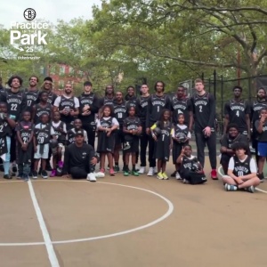 接力棒！曾凡博隨籃網(wǎng)參加公園公開訓(xùn)練活動(dòng) 去年崔永熙也曾參與