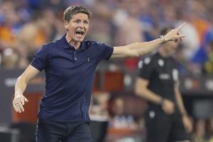 英超第三！水晶宮主帥：現(xiàn)在不考慮最終排名，執(zhí)教曼聯(lián)？只是傳聞