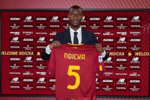 記者：羅馬主力中衛(wèi)恩迪卡并未肌肉拉傷，被換下只是因?yàn)槌榻? >
                                        </div>
                                    </div>
                                                                        <div   id=