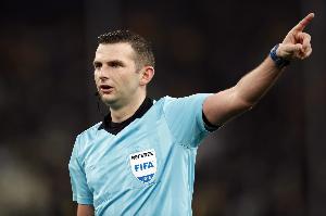 官方：邁克爾-奧利弗將擔(dān)任巴薩vs巴黎的主裁判