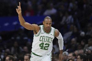 媒體人：沒(méi)霍福德就沒(méi)有凱爾特人第18冠 真希望綠軍退役他的球衣