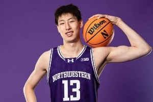 這身球衣順眼嗎？郇斯楠曬西北大學(xué)造訪定妝照