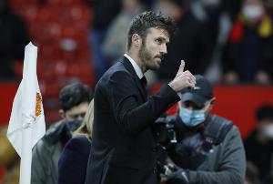 曾臨時帶隊3場不?。∮⒚剑嚎ɡ锟嗽敢饨邮致?lián)，伊勞拉也是候選