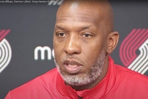 比盧普斯：羅威還需時(shí)間康復(fù) 楊瀚森上場(chǎng)時(shí)間要看三位中鋒的狀態(tài)