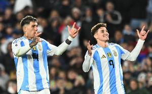 小蜘蛛：國(guó)家隊(duì)一直和恩佐睡，上次他停賽沒(méi)來(lái)我拒絕與其他人同住