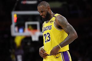 休賽期專注于提升什么技能？詹姆斯：高爾夫揮桿 接球投三分