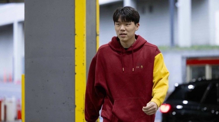 新鮮出爐！開拓者官方曬照：楊瀚森&利拉德他們來了！