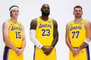 收藏啦！湖人新賽季定妝照出爐 東契奇瘦身&三巨頭威武霸氣