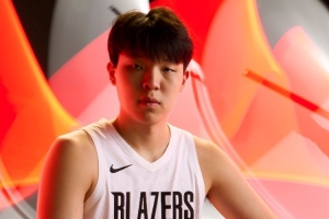 5V5時(shí)對(duì)誰(shuí)印象最深？羅威：楊瀚森 他可能沒(méi)完全聽(tīng)懂 但就學(xué)會(huì)了